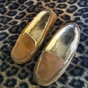 Ugg Slippers *(cheap & worn!!)*